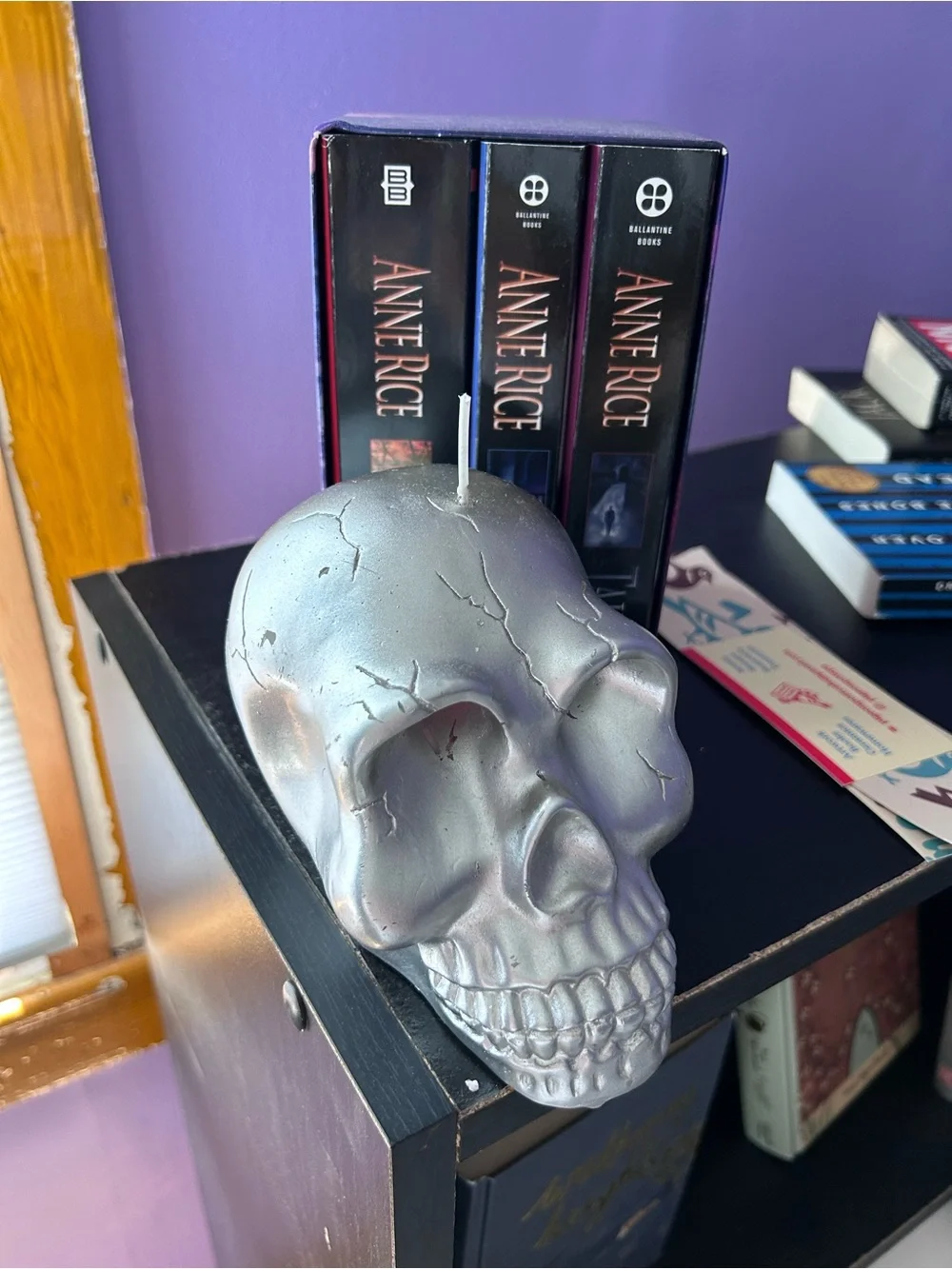 Bleeding skull candle in silver